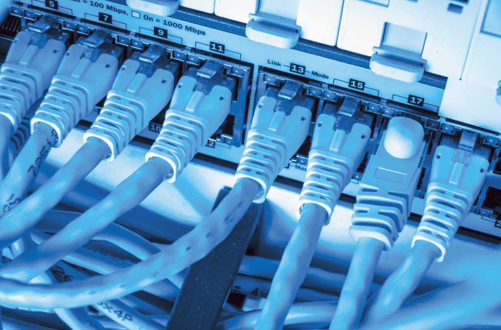 Potencia y datos en un solo cable: Conoce el cableado PoE y sus beneficios para tu red